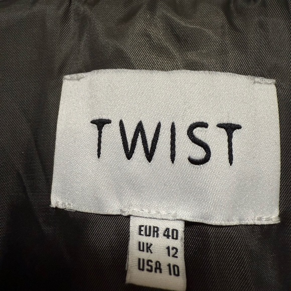 Black and Silver Puffer Jacket - Picture 3 of 4